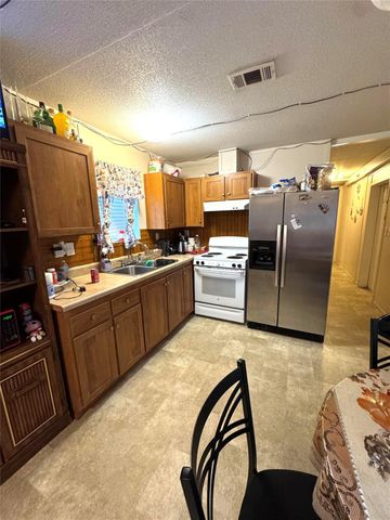 5100 Allen Genoa Road 42, Houston, TX 77504