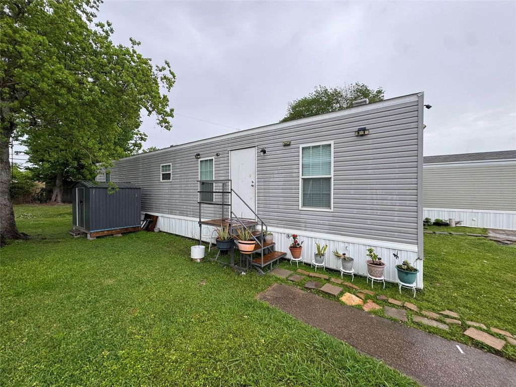 5100 Allen Genoa Road 42, Houston, TX 77504