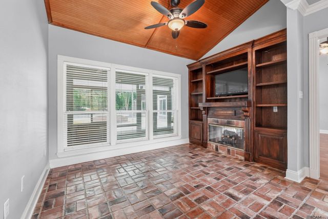 7580 Sage Meadow Dr, Denham Springs, LA 70726