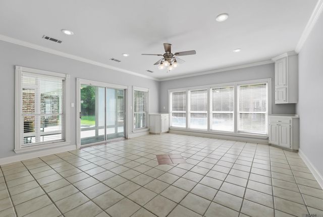 7580 Sage Meadow Dr, Denham Springs, LA 70726