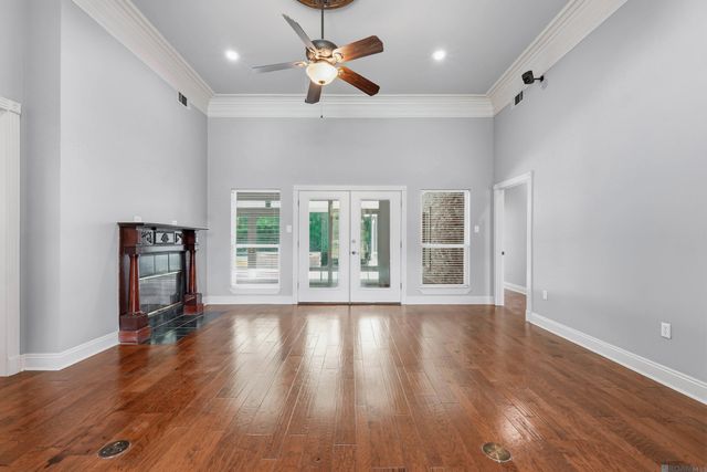 7580 Sage Meadow Dr, Denham Springs, LA 70726