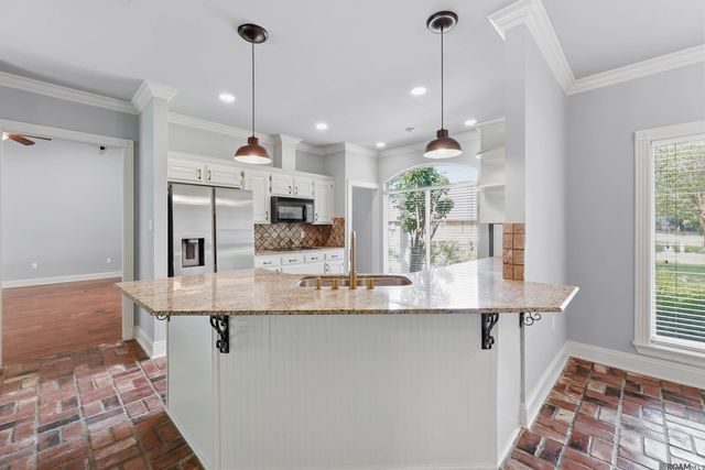 7580 Sage Meadow Dr, Denham Springs, LA 70726