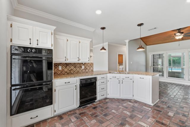 7580 Sage Meadow Dr, Denham Springs, LA 70726