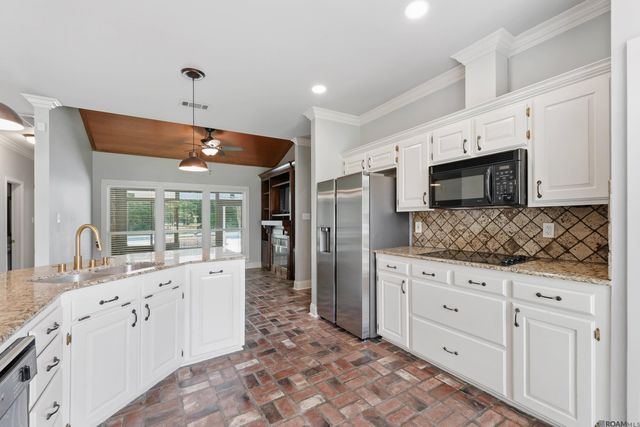 7580 Sage Meadow Dr, Denham Springs, LA 70726