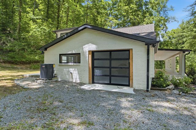 1032 Paint Pony Trl, Pegram, TN 37143