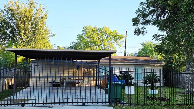 5231 Lyndhurst Drive, Houston, TX 77033