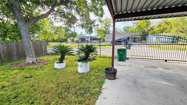 5231 Lyndhurst Drive, Houston, TX 77033