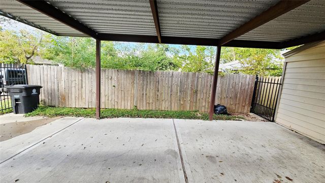 5231 Lyndhurst Drive, Houston, TX 77033