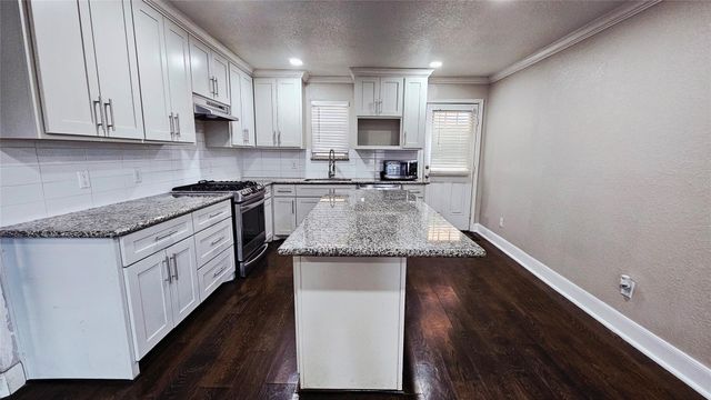 5231 Lyndhurst Drive, Houston, TX 77033