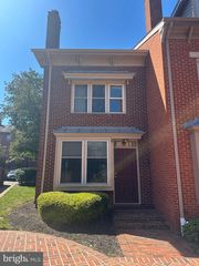 560 COLECROFT CT, Alexandria, VA 22314