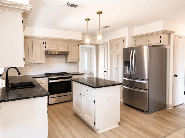 3207 Lee Circle Drive, Pearland, TX 77581
