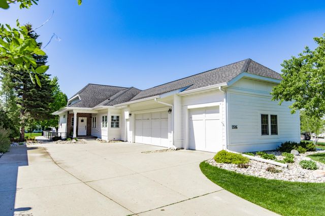 2516 Rose Creek Parkway S, Fargo, ND 58104