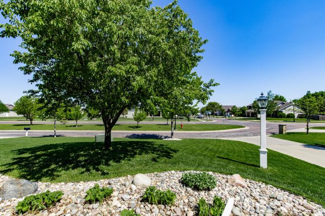 2516 Rose Creek Parkway S, Fargo, ND 58104