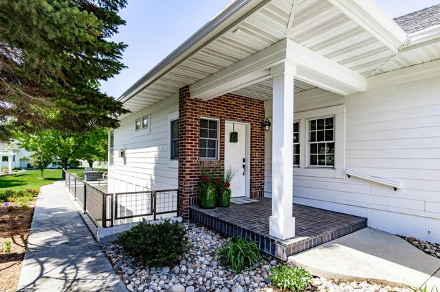 2516 Rose Creek Parkway S, Fargo, ND 58104