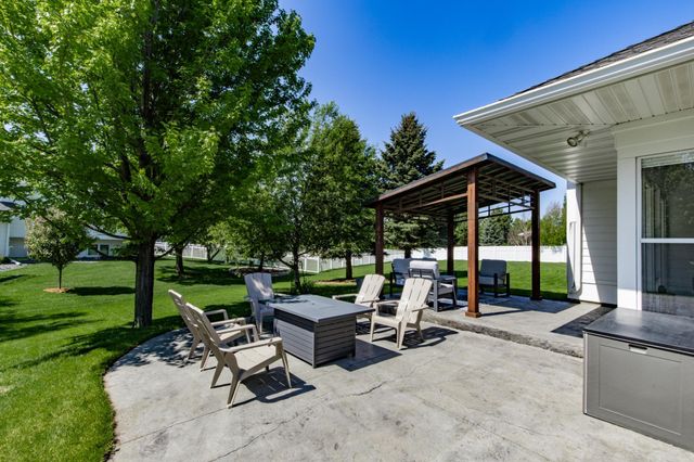 2516 Rose Creek Parkway S, Fargo, ND 58104