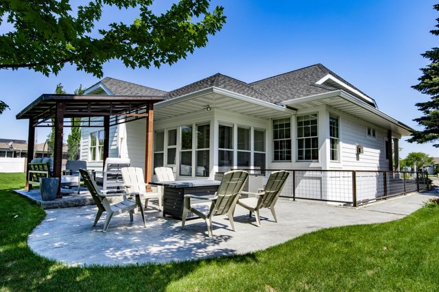 2516 Rose Creek Parkway S, Fargo, ND 58104