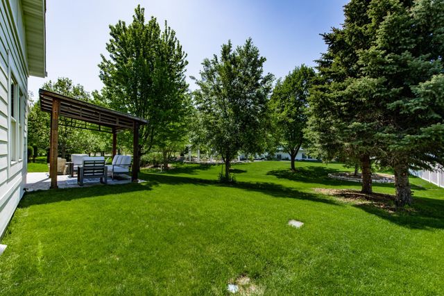 2516 Rose Creek Parkway S, Fargo, ND 58104