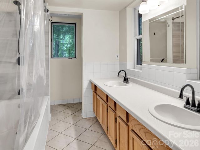 429 Biodome Drive, Waynesville, NC 28785