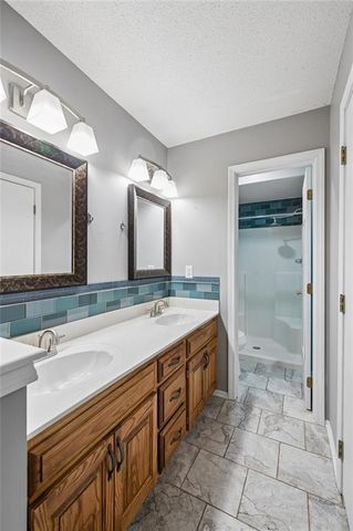 4904 Rosehill Drive, Shawnee, KS 66216