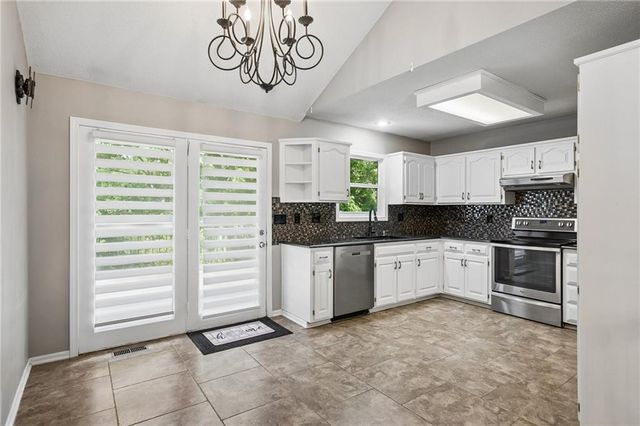 4904 Rosehill Drive, Shawnee, KS 66216