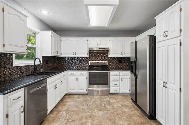 4904 Rosehill Drive, Shawnee, KS 66216