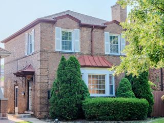 1907 N Rutherford Avenue, Chicago, IL 60707