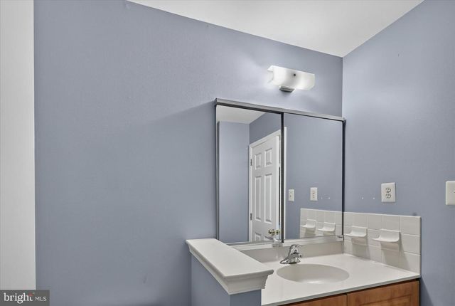 27 LINCOLN DR, Downingtown, PA 19335