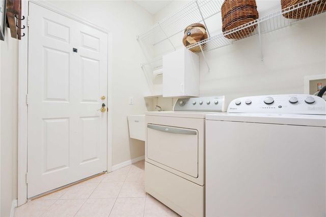 4164 MACKAY FALLS TERRACE, Sarasota, FL 34243