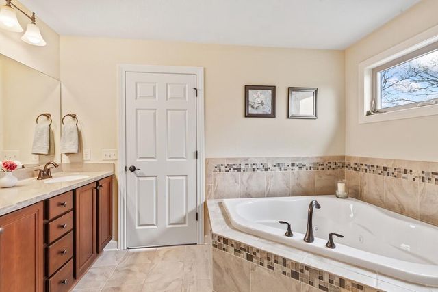 1707 Coldwater Creek DRIVE, Waukesha, WI 53188