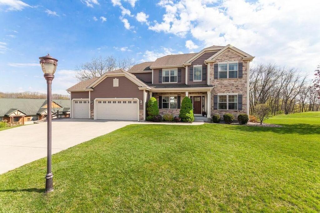 1707 Coldwater Creek DRIVE, Waukesha, WI 53188