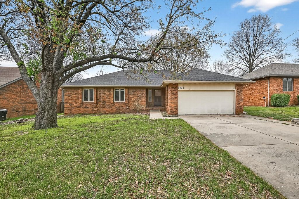 3933 S Gatlin Court, Springfield, MO 65807