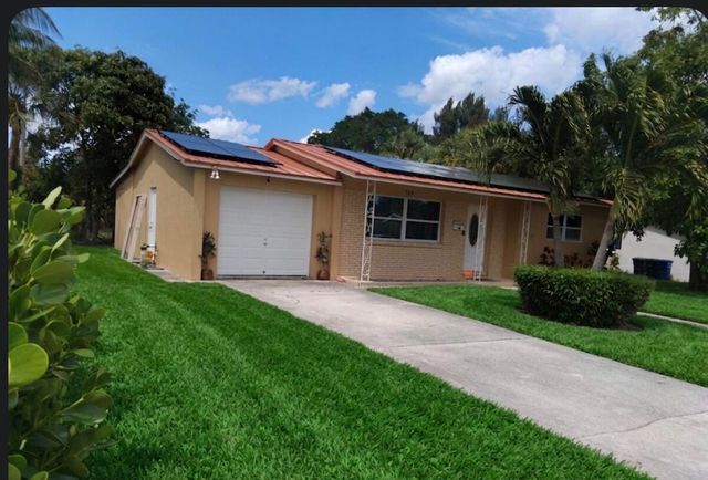 729 Ilex Court, West Palm Beach, FL 33403