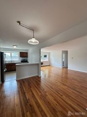 42 woodedge Street A3, Edison, NJ 08817