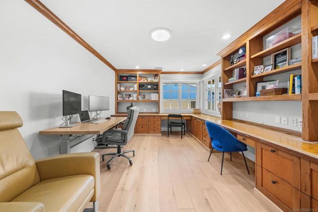 1121 Via Carolina, La Jolla, CA 92037