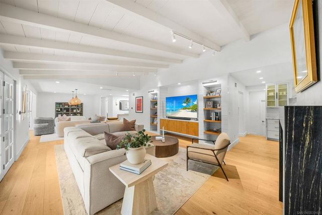 1121 Via Carolina, La Jolla, CA 92037