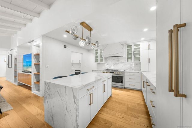 1121 Via Carolina, La Jolla, CA 92037