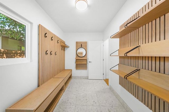 1121 Via Carolina, La Jolla, CA 92037