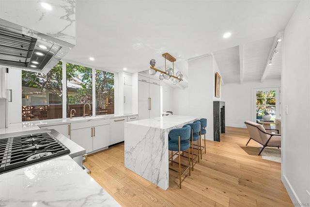 1121 Via Carolina, La Jolla, CA 92037