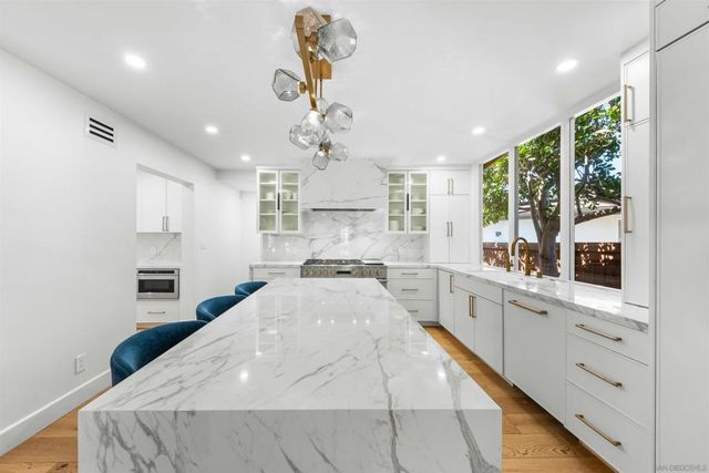 1121 Via Carolina, La Jolla, CA 92037