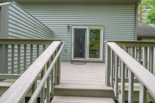 64 Glengarry Drive, Stratham, NH 03885