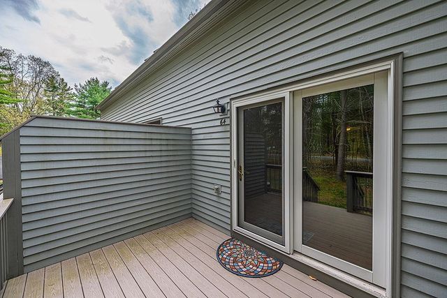 64 Glengarry Drive, Stratham, NH 03885