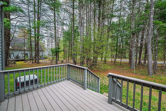 64 Glengarry Drive, Stratham, NH 03885