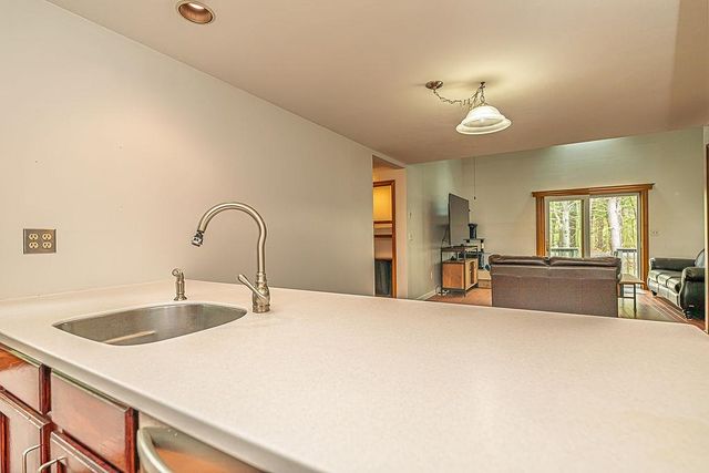 64 Glengarry Drive, Stratham, NH 03885