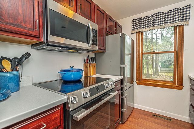 64 Glengarry Drive, Stratham, NH 03885