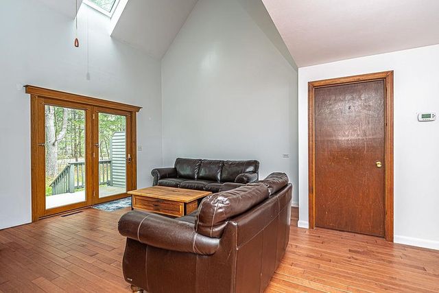 64 Glengarry Drive, Stratham, NH 03885