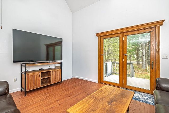 64 Glengarry Drive, Stratham, NH 03885