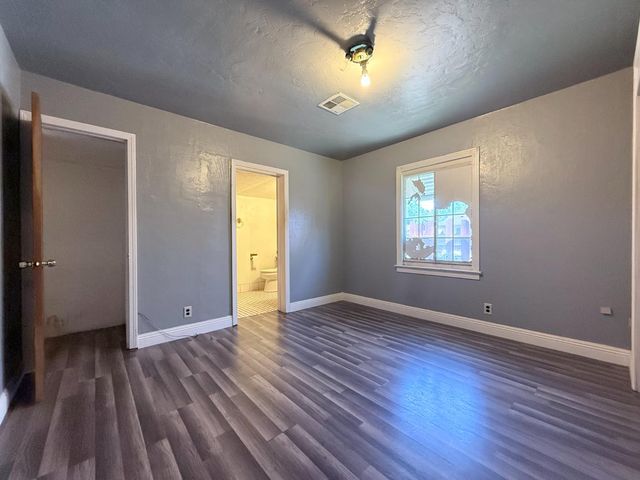 1104 Beverly Dr, Modesto, CA 95351