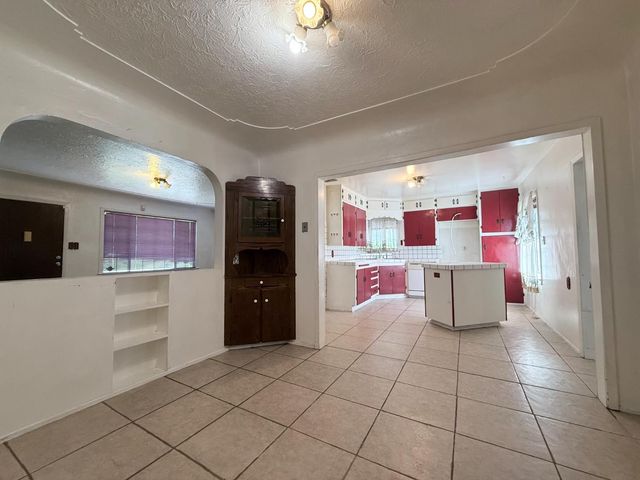 1104 Beverly Dr, Modesto, CA 95351