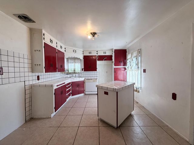 1104 Beverly Dr, Modesto, CA 95351