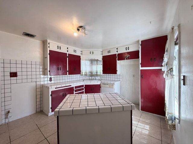 1104 Beverly Dr, Modesto, CA 95351